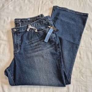 Apt. 9 jeans womens 20W Baby bootcut modern fit accent on pockets NWT